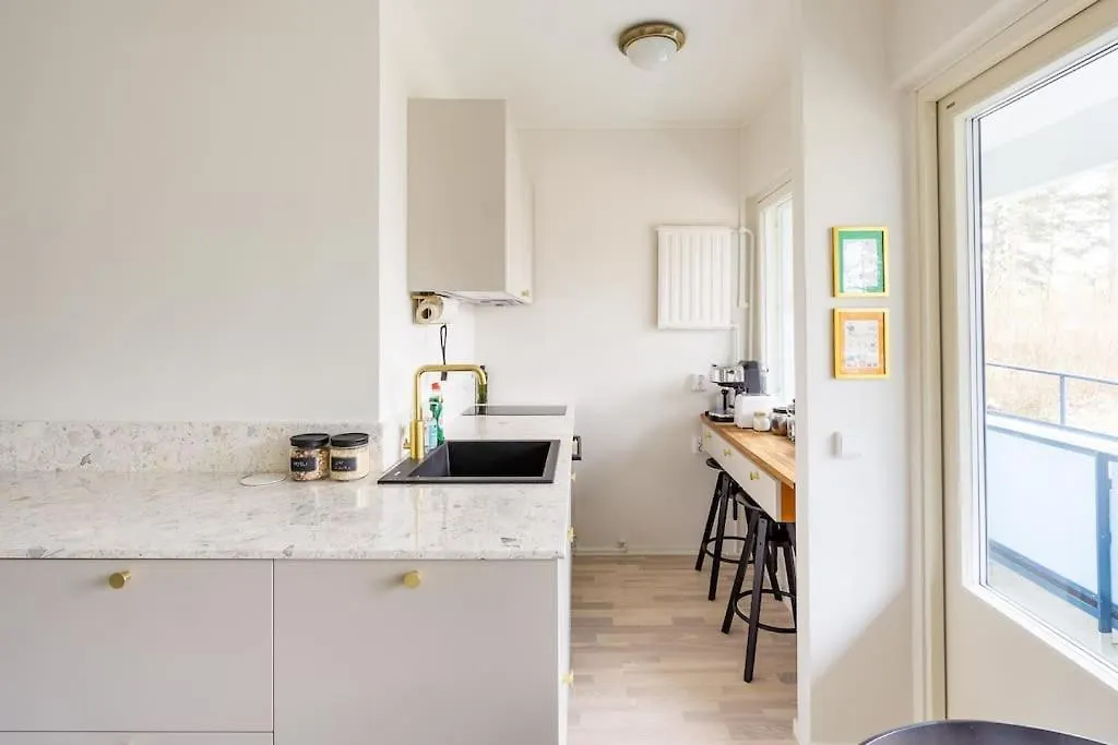 Eastend Pearl - Studio With Great Kitchen - Subway And Shops Near Apartment Helsinki