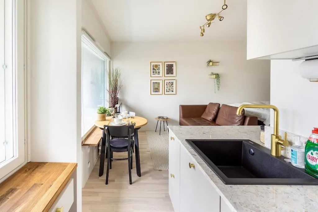 Eastend Pearl - Studio With Great Kitchen - Subway And Shops Near Apartment Helsinki 0*,